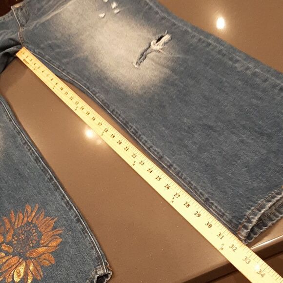 Flamingo Distressed Jeans with Decals NWT - Picture 9 of 12